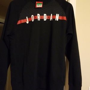 Jordan sweat shirt for men from a smoke/pet home.